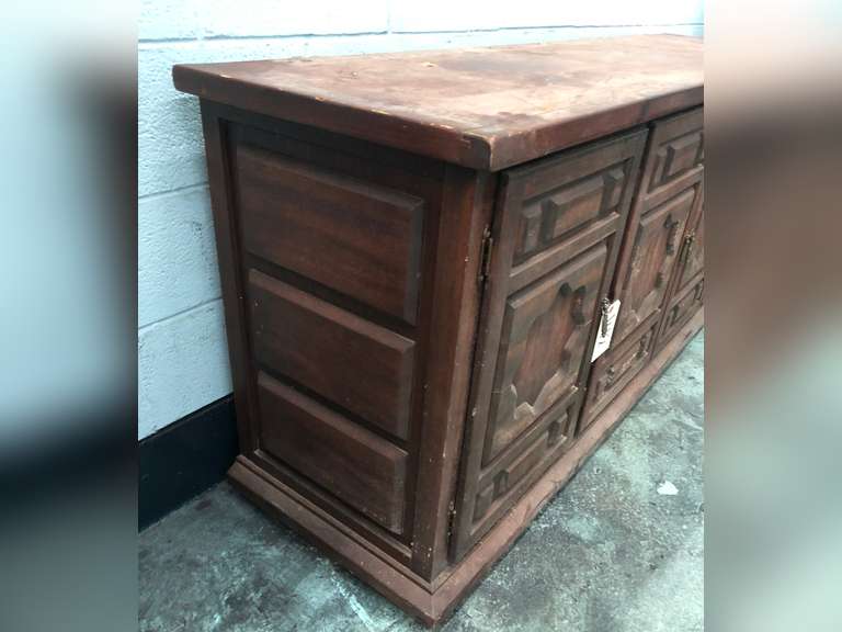 ANTIQUE DRESSER