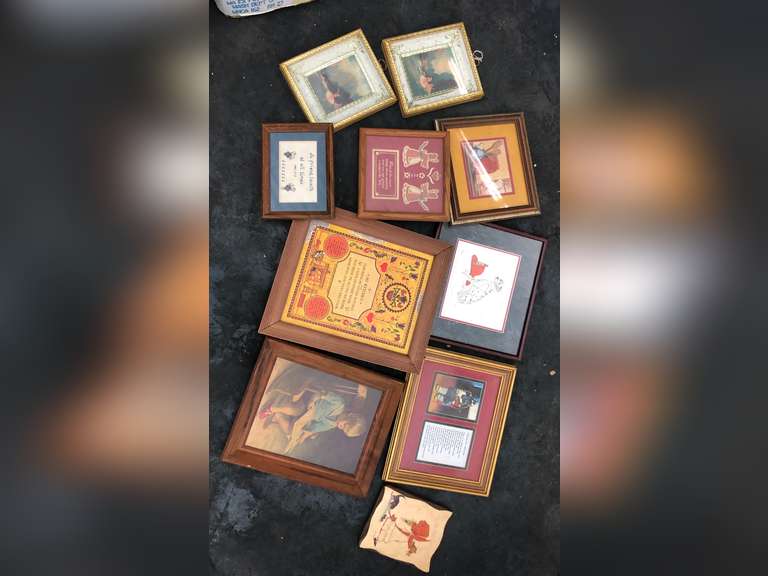 ASSORTED BOOKS AND PICTURE FRAMES