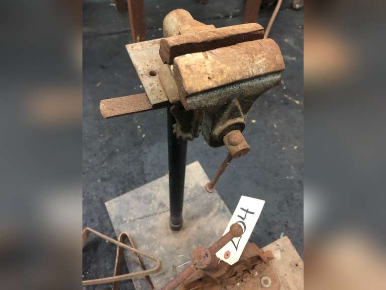 PREMIER PIPE VISE AND REGULAR VISE