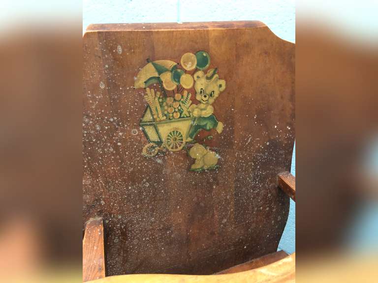 WOODEN HIGHCHAIR