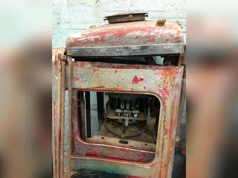 TOKHEIM GAS PUMP