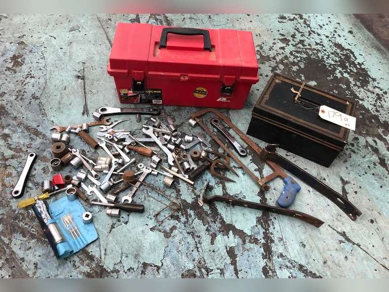 RED TOOLBOX WITH MISC. METAL TOOLS