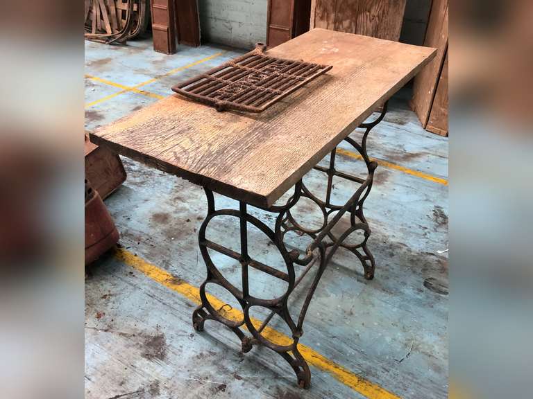 CAST IRON SINGER SEWING MACHINE BASE