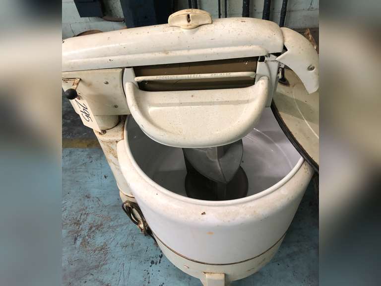 WRINGER WASHING MACHINE