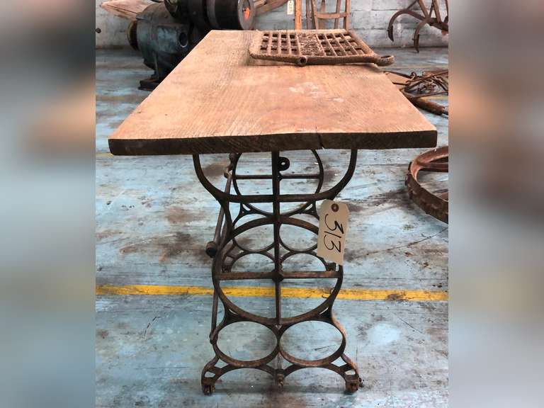 CAST IRON SINGER SEWING MACHINE BASE