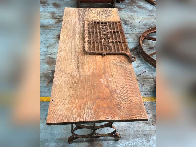 CAST IRON SINGER SEWING MACHINE BASE