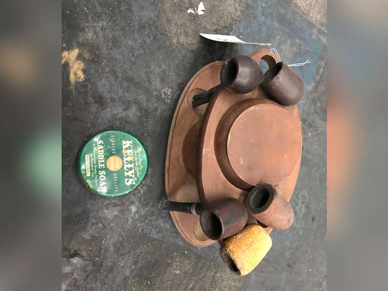 PIPE HOLDER WITH KELLY SADDLE SOAP CONTAINER