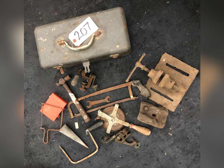TOOLBOX WITH ASSORTED TOOLS