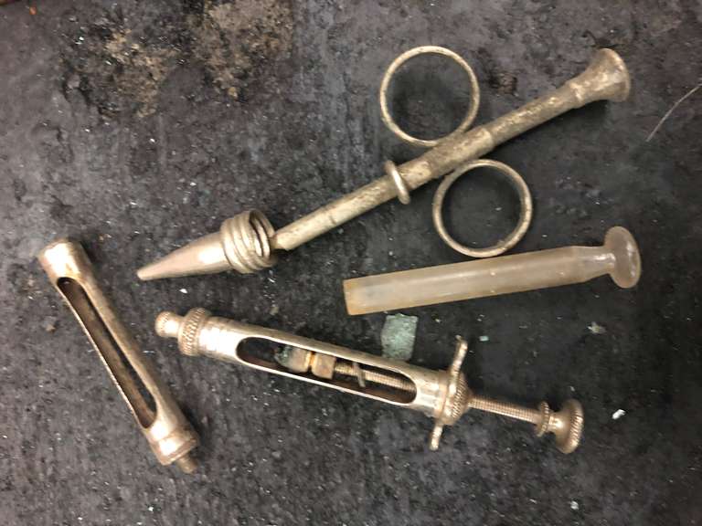 ANTIQUE FOLGERS CAN WITH MISC MEDICAL SYRINGES