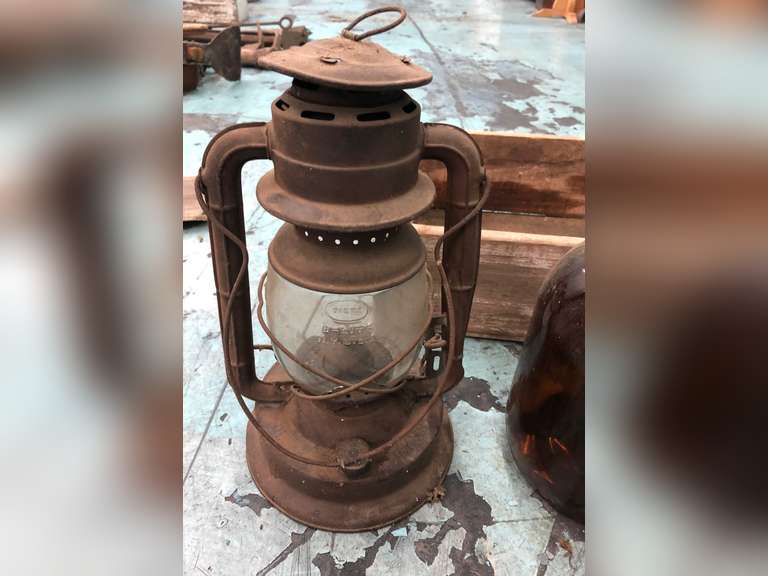 DIETZ LANTERN, ONE GALLON GLASS JUG, BOWMAN CHICAGO METAL JUG WITH WOODEN 7UP CRATE
