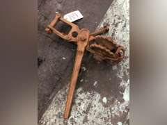 ANTIQUE FENCER VISE