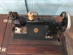 WHEELER & WILSON MFG COMPANY SEWING TABLE WITH MACHINE