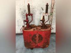GULF PORTABLE OIL PUMP W/ DOUBLE PORTABLE GAS TANK