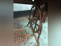 WHEELER & WILSON MFG COMPANY SEWING TABLE WITH MACHINE