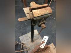 PREMIER PIPE VISE AND REGULAR VISE