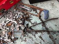 RED TOOLBOX WITH MISC. METAL TOOLS