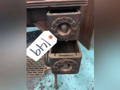 WHEELER & WILSON MFG COMPANY SEWING TABLE WITH MACHINE