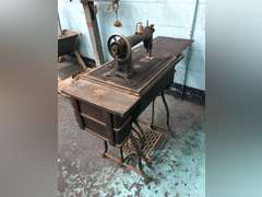 WHEELER & WILSON MFG COMPANY SEWING TABLE WITH MACHINE