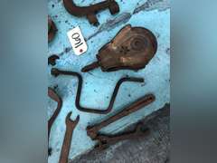 ASSORTED METAL TOOLS