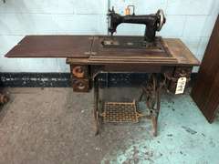 WHEELER & WILSON MFG COMPANY SEWING TABLE WITH MACHINE