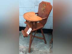 WOODEN HIGHCHAIR