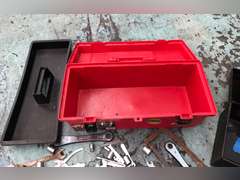 RED TOOLBOX WITH MISC. METAL TOOLS