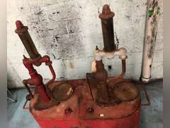 GULF PORTABLE OIL PUMP W/ DOUBLE PORTABLE GAS TANK