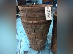 ASSORTED BASKETS AND WOODEN COLUMBIA ADVERTIZING BARRELL