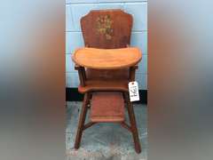 WOODEN HIGHCHAIR