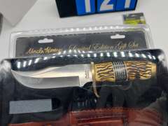 Lot of 2 NEW IN BOX Hunting Knives