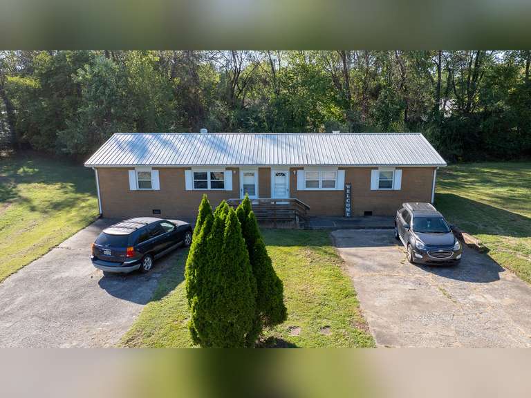 825 & 827 Independence Dr