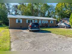 825 & 827 Independence Dr