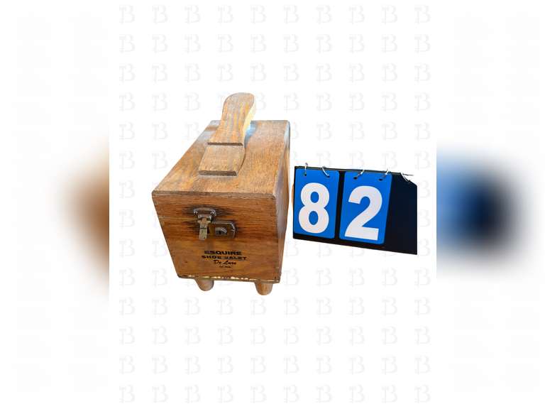 Esquire Shoe Valet, with cleaning materials