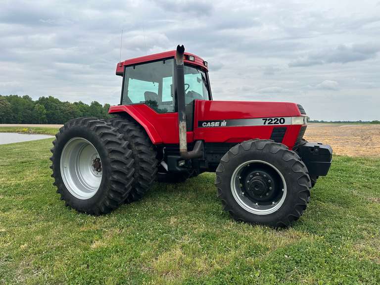 97' Case IH 7220 Magnum Tractor