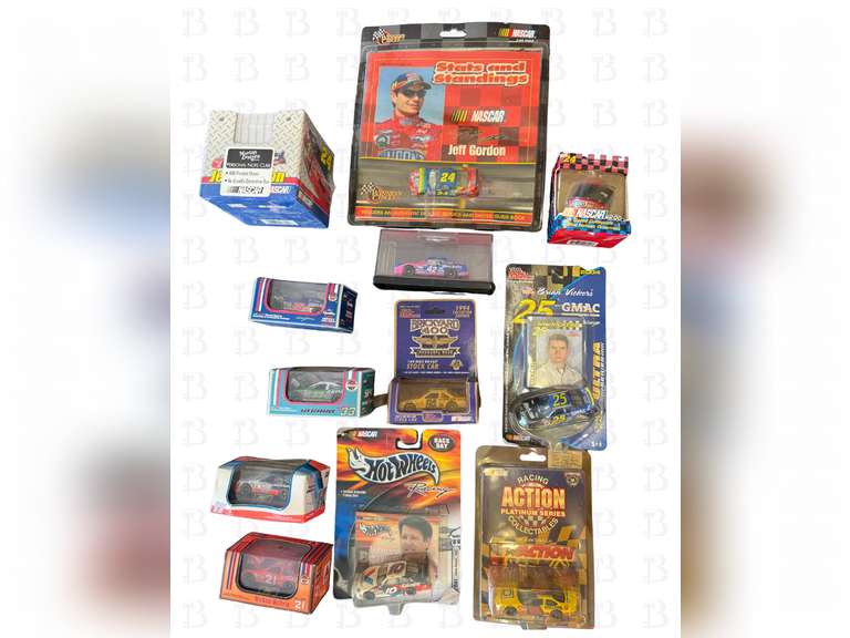 1:64 Scale Nascar Packaged Cars, Ornament, Notepads
