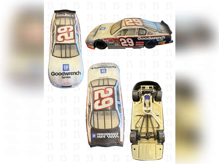 1:24 Action 2002 Monte Carlo #29 Goodwrench, 1:18 ERTL 1957 Chevrolet Fireball Roberts #22, #3 Goodw