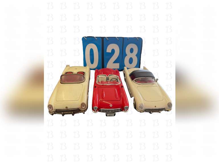 1:18 New Toy MF317 White 1953 Chevrolet Corvette Convertible with Red Interior, 1:18 Red 1957 Chevro