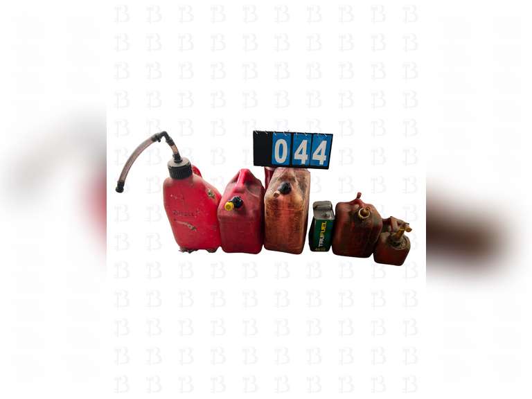 6 Fuel cans