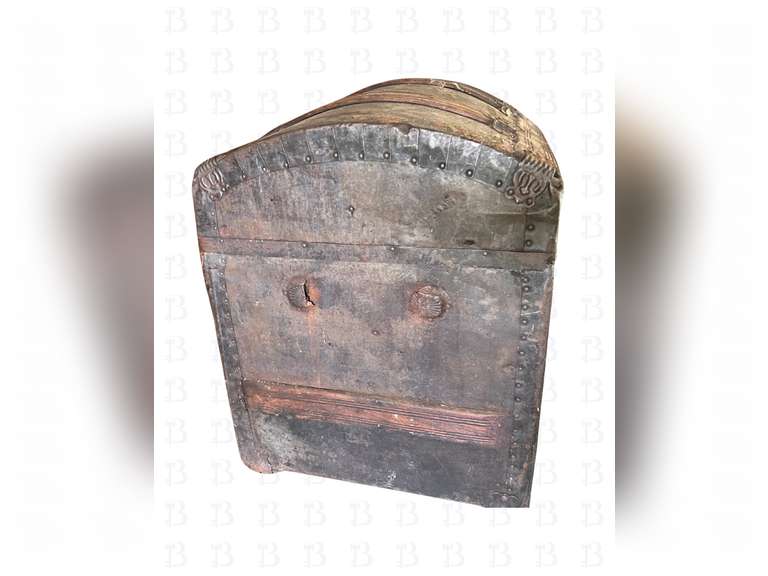 Vintage chest