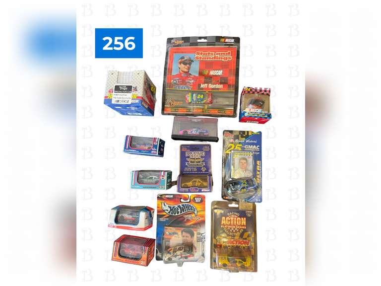 1:64 Scale Nascar Packaged Cars, Ornament, Notepads