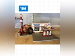 Shed Diorama with Gas Station, Gas Pump & 4 Toy Cars