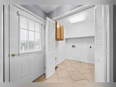 Lot 1: 1 Ac with house