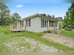 Tract 1: Home on 1.17+/- Ac