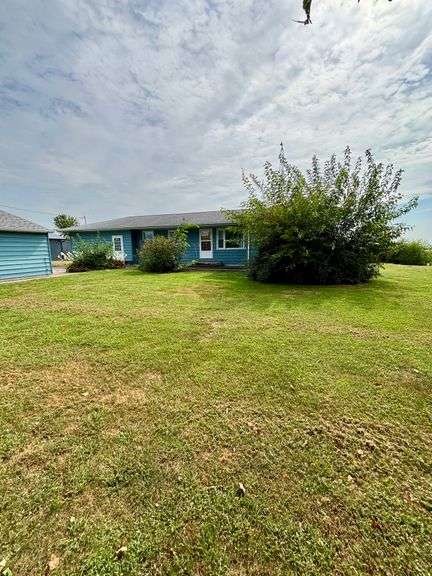 MISSISSIPPI RIVERFRONT PROPERTY | 3-BEDROOM HOME