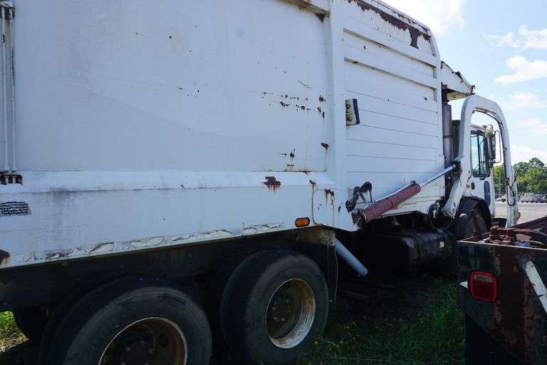 2001 Mack MR60 Front Loader Garbage Truck