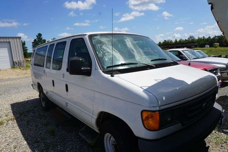 2003 Ford E350 15 Passenger Van