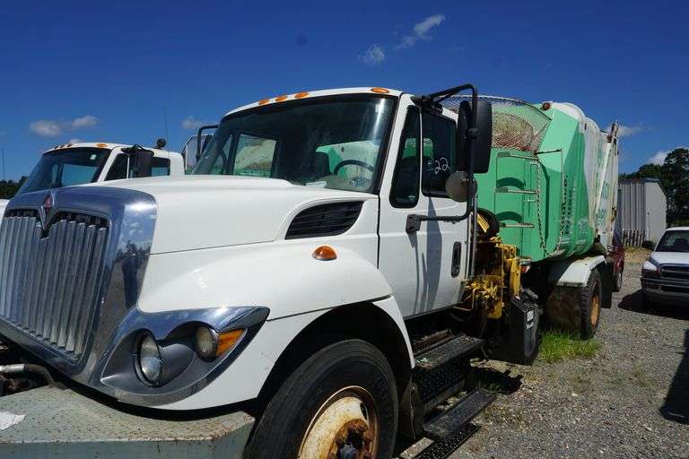 2008 International Side Loader Runs & Works