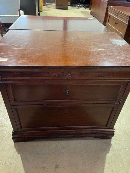 3 Drawer Cabinet - Missing Knobs