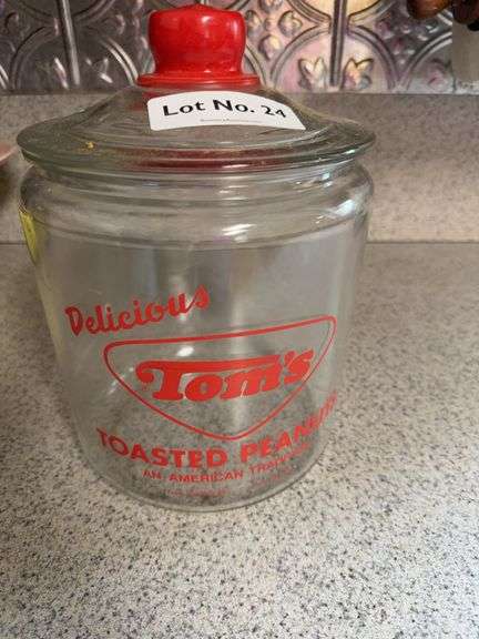 Tom’s peanut glass jar with top