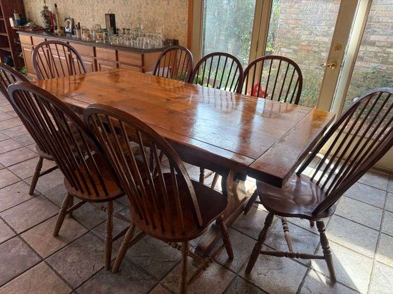 Dining Room Table & 8 Chairs
